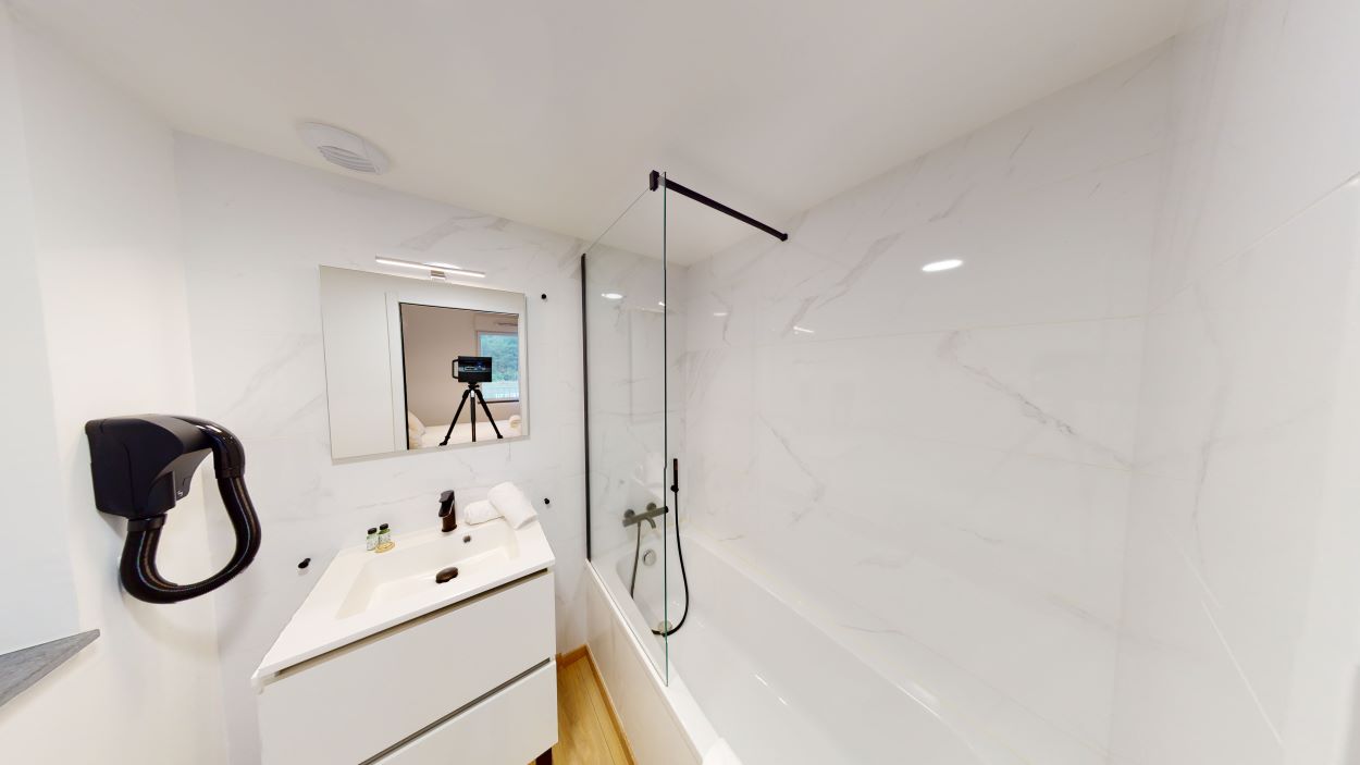 2e6c0f58-bdbc-41d1-a74d-d625191692c7