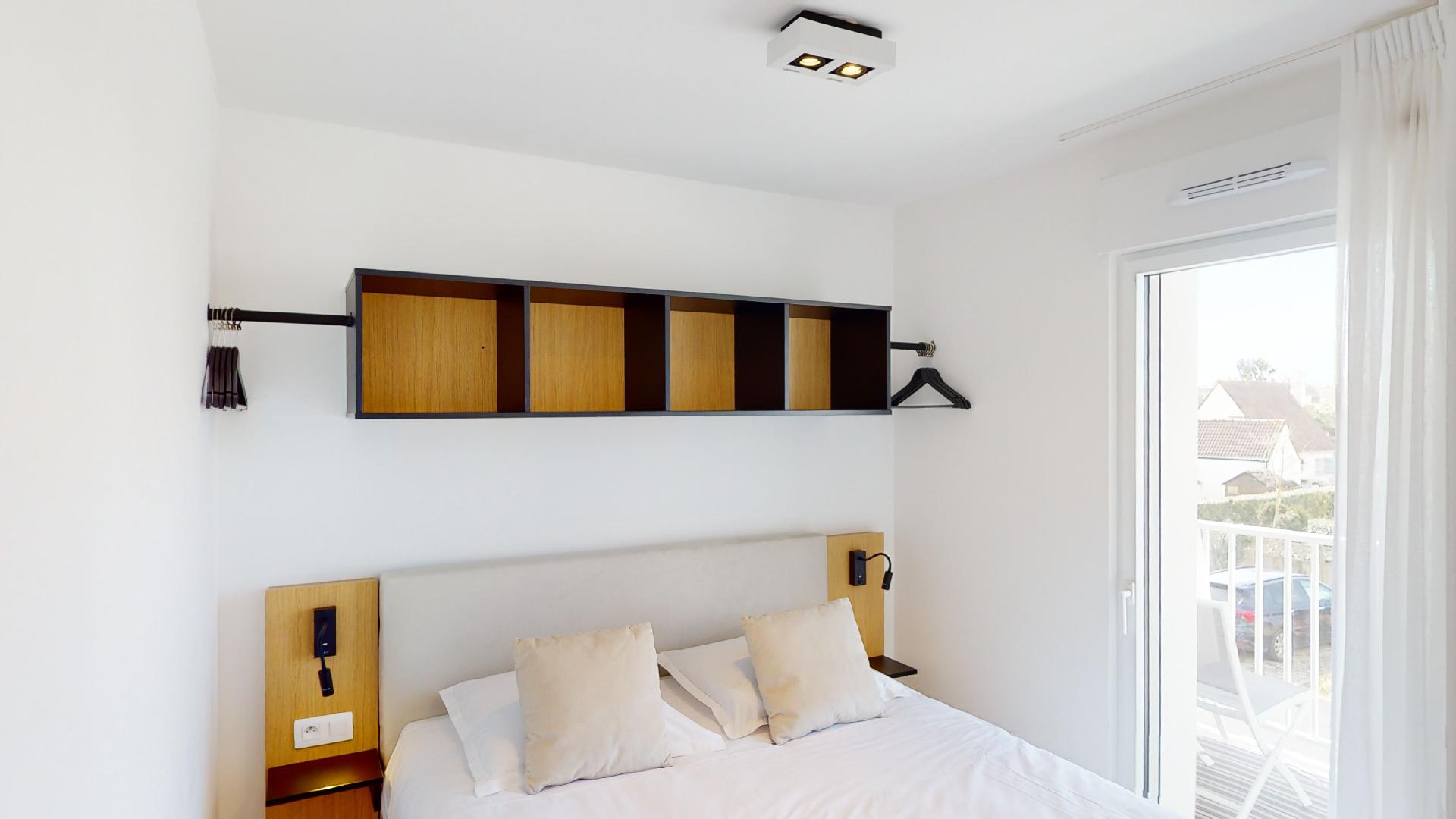 82220844-9972-49d1-941e-514c1661e53b