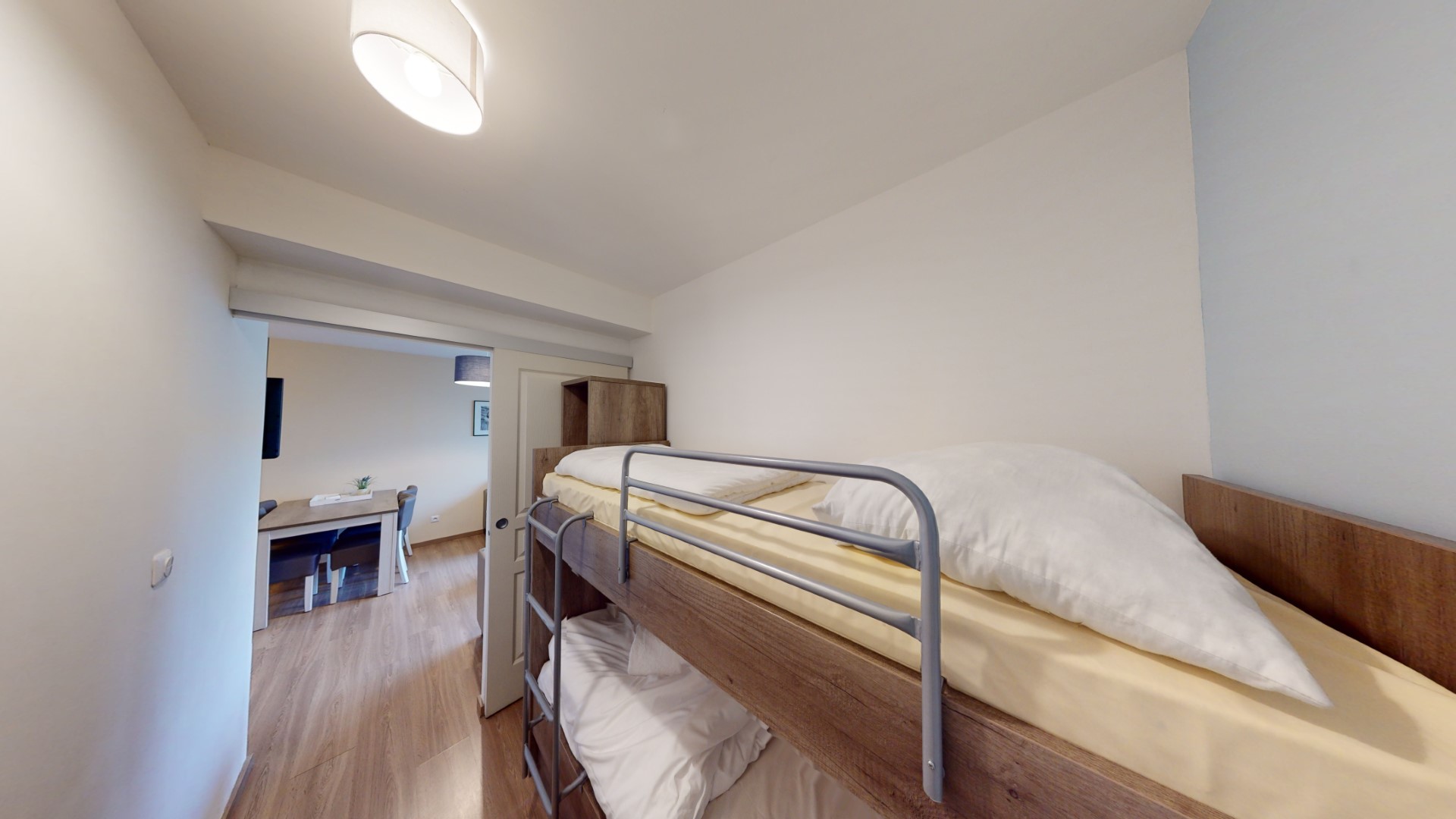 b64596fa-374a-4417-9674-10c5db92c9bc