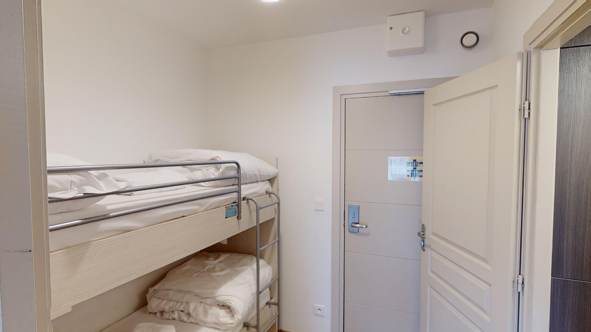 fd935806-7f66-4f49-8c7d-156be73c1dd3